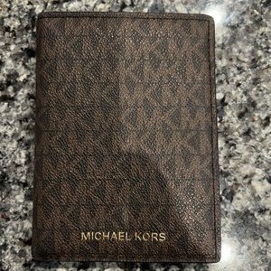 Michael Kors Wallet/Passport Book